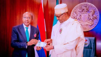 Buhari and Emefiele during the unveiling of the new naira notes