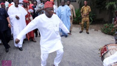 [File photo] Ex-President Olusegun Obasanjo dancing to gangan on his 79th birthday
